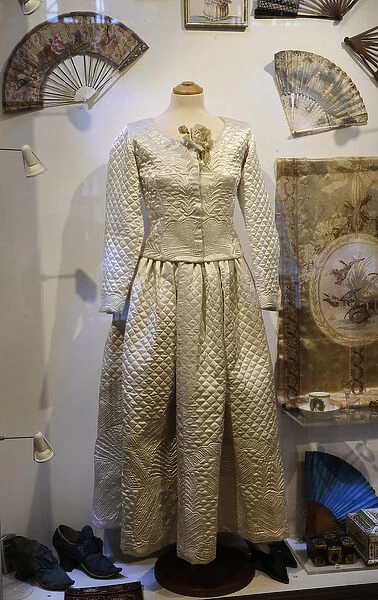 Fashion. 18th century. Classicism. Dress and accessories. Mu