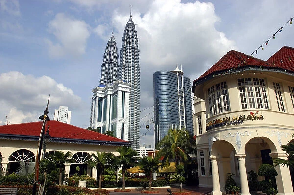 20050780. MALAYSIA Kuala Lumpur View from city street toward the Petronas Towers