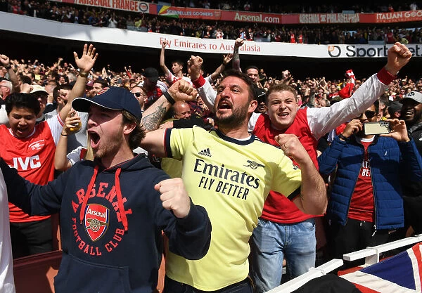 Arsenal's Triumphant Third Goal: Celebrating Victory Over Manchester United (2021-22)