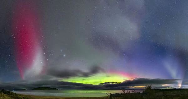 Spectacular aurora display, STEVE and Proton arc