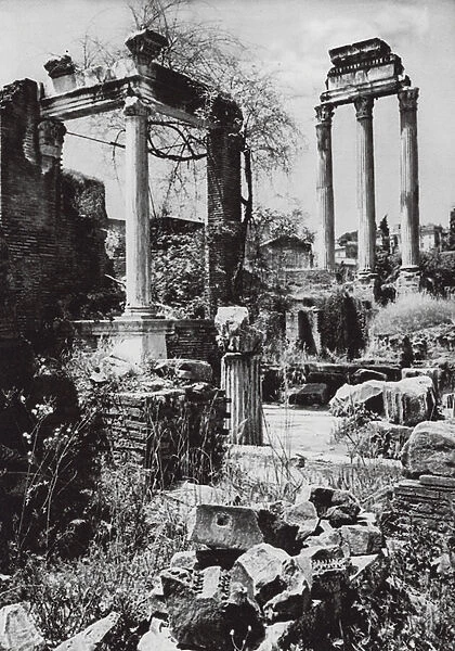 Roma, Foro Romano, Al Tempio di Vesta e di Castore; Rome, Forum Romanum, Temples of Vesta and Castor (b  /  w photo)