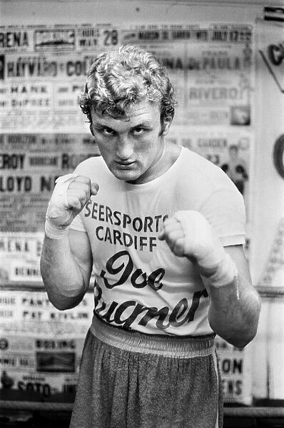 A young Joe Bugner at a gym in New York City. Joe is New York to meet some of