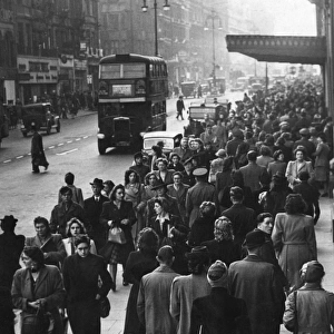 Crowds of Christmas shoppers, Oxford St, 1944