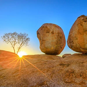 Sunset light rays at Devils Marbles, the Eggs of mythical Rainbow Serpent, at Karlu Karlu