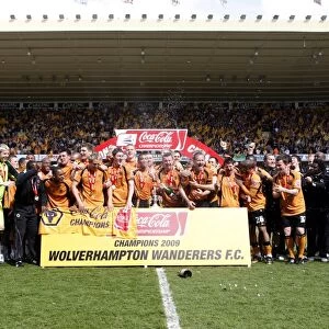 Wolverhampton Wanderers: Championship Champions 2008-09 - Celebrating Promotion with the Trophy