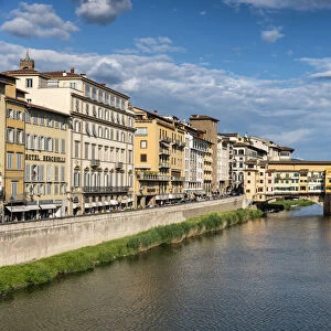 Europe, Italy, Tuscany, Florence, River Arno and Ponte Vecchio