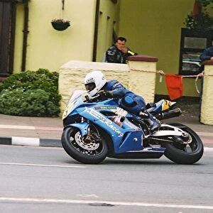 Victor Gilmore (Yamaha) 2004 Senior TT
