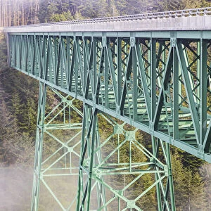 Thomas Creek Bridge, Oregon, USA. The Thomas Creek Bridge on the Oregon coast