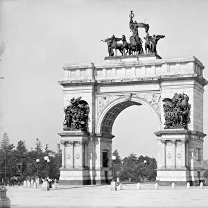BROOKLYN: GRAND ARMY PLAZA. The Soldiers and Sailors Memorial Arch in Grand Army Plaza
