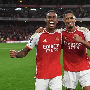 Arsenal Celebrate Victory Over Manchester City in 2023-24 Premier League
