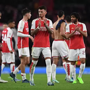 Arsenal Celebrate Victory Over Sevilla in Champions League Group Stage