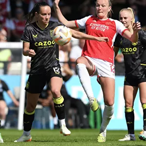 Arsenal vs. Aston Villa: A Battle for Super League Supremacy - Frida Maanum and Lucy Staniforth Fight for Control
