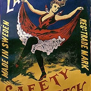 La Danseuse 1920s France mcitnt matchbox covers safety matches