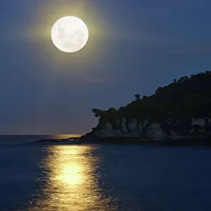 Super Moon rise over Pearl beach