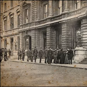 Antique London's photographs: Metropolitan Policemen going on duty
