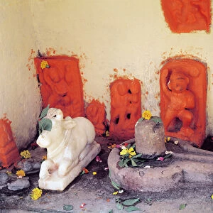 A shrine of a chapel on the Ganges (photo)