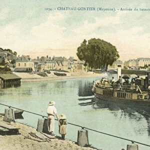 Steamer from Anger arriving in Chateau-Gontier, Mayenne, France (colour photo)