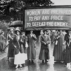 WSPU Right to Serve march to demand work in munitions, 1915 (b/w photo)