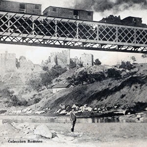Train crossing the bridge over the Sil river passing through Ponferrada, postcard 1910s