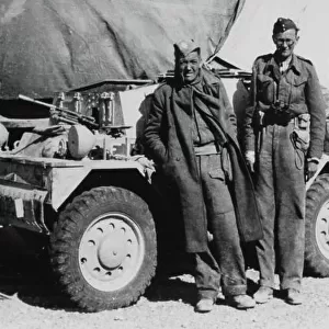 1944 Portaits. North African desert. 1944. Robert Fellowes (right), portrait. World Copyright: Robert Fellowes Collection/LAT Photographic Ref: 44VAR01