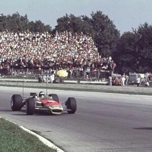 Jackie Oliver, Lotus 49B (retired) Italian Grand Prix, Monza 8th September 1968 Rd 9 World LAT Photographic Tel: +44 (0) 181 251 3000 Fax: +44 (0) 181 251 3001 Ref: 68 ITA 017