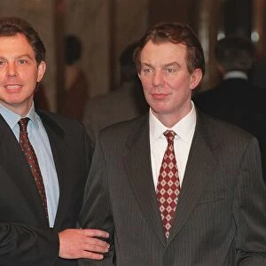 TONY BLAIR AND HIS WAX REPLICA AT MADAME TUSSAUDS 16 / 06 / 1995