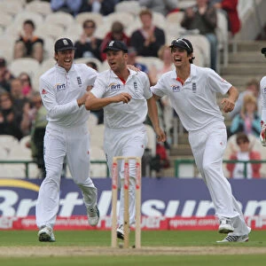 Jonathan Trott Celebrates His Catch With Swann & Cook Jo